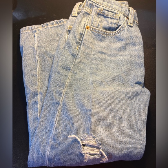 Kids Old Navy Distressed Jeans - Picture 2 of 2